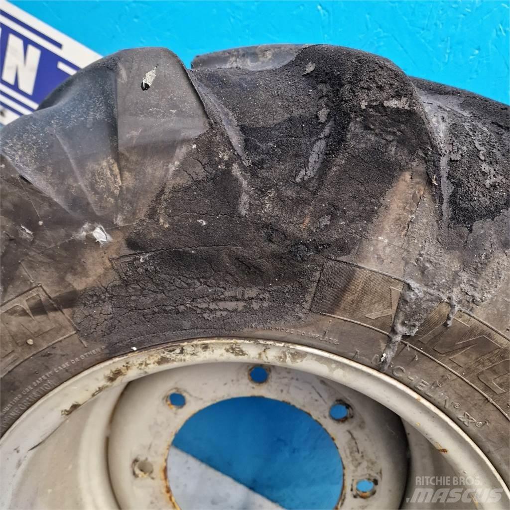  18 340/80R18 Däck, hjul och fälgar