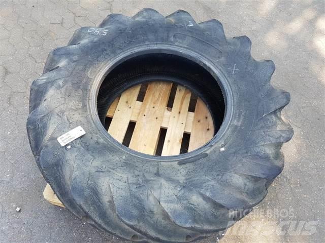  24 15.5/80R24 Däck, hjul och fälgar