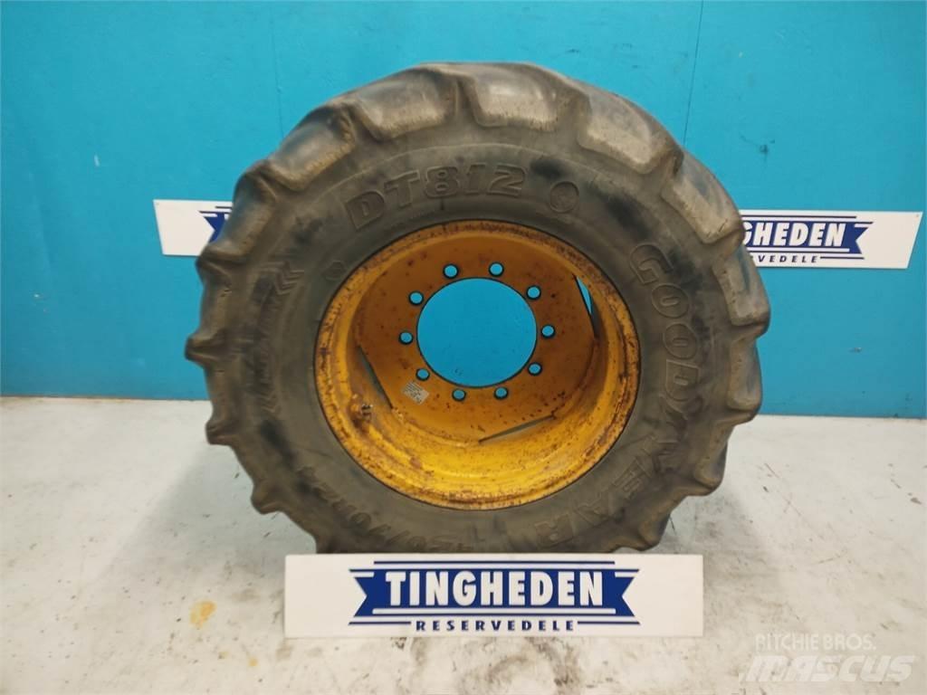  24 420/70R24 Däck, hjul och fälgar
