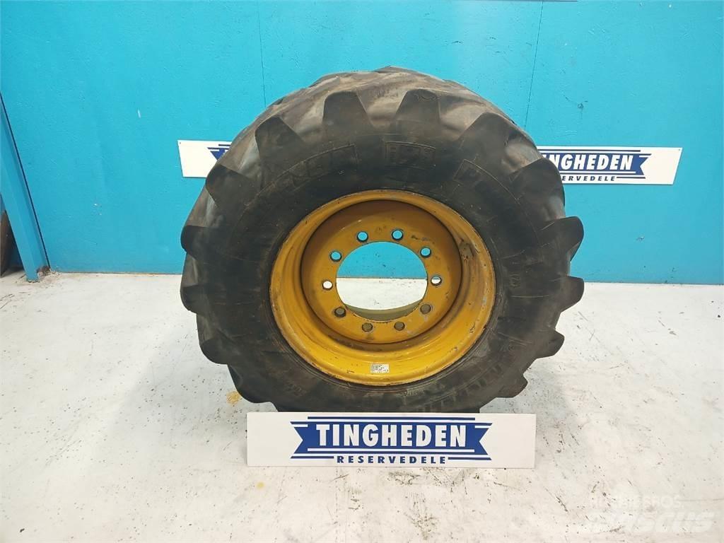  24 440/80-24 Däck, hjul och fälgar