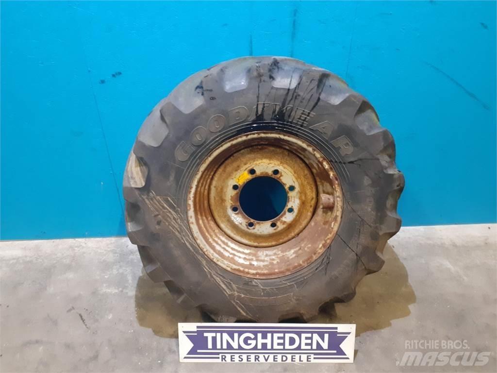  24 460/70R24 Däck, hjul och fälgar