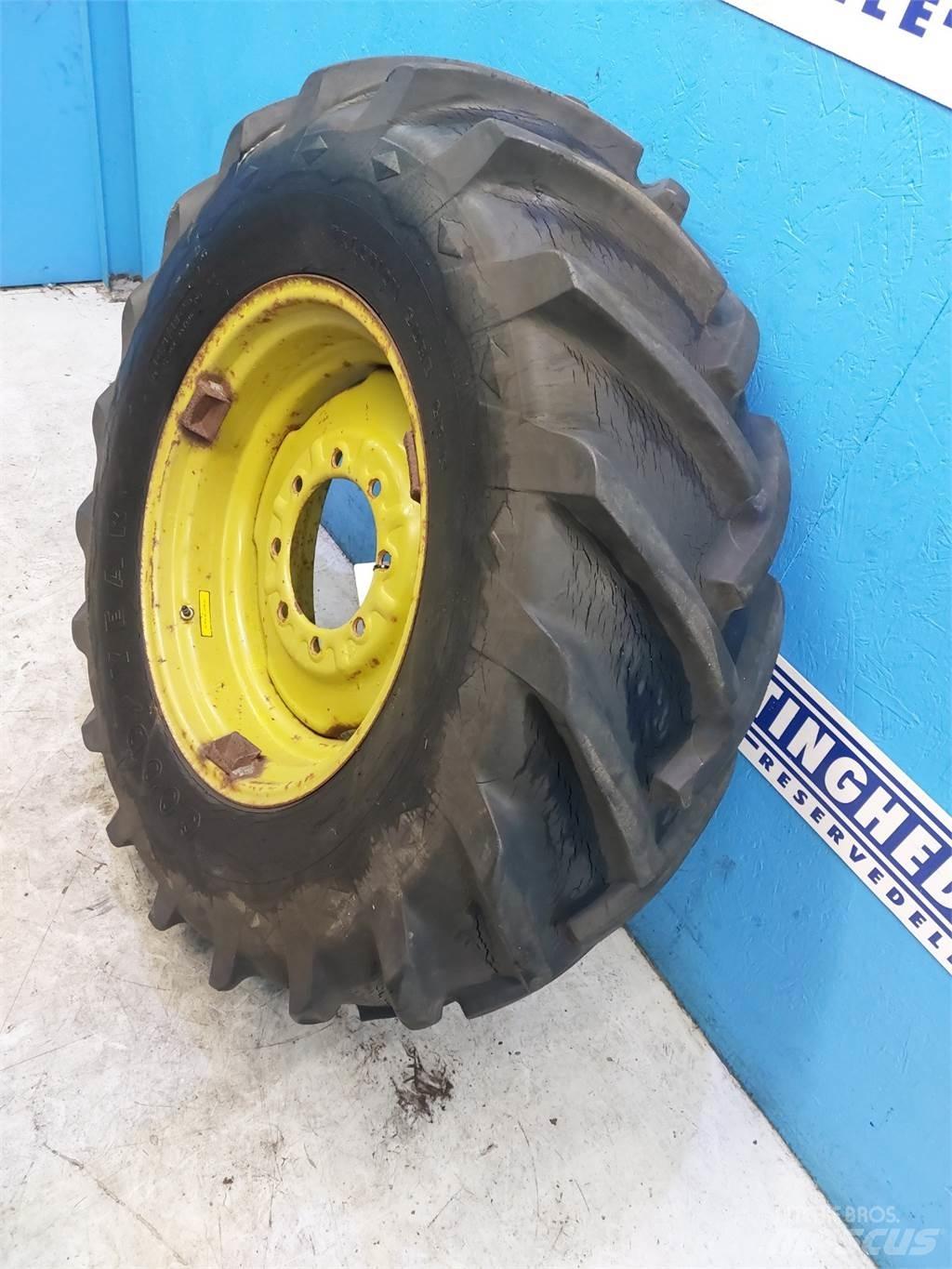  26 14.9/13-26 Däck, hjul och fälgar