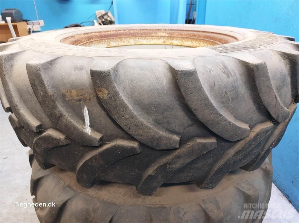 28 380/70R28 Däck, hjul och fälgar