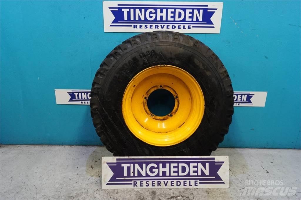  28 440/80R28 Däck, hjul och fälgar