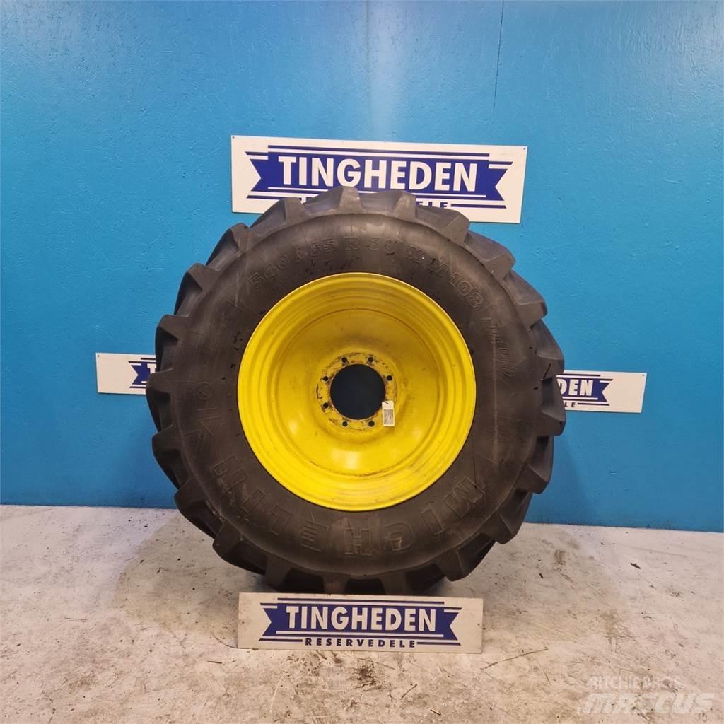  30 540/65 R30 Däck, hjul och fälgar
