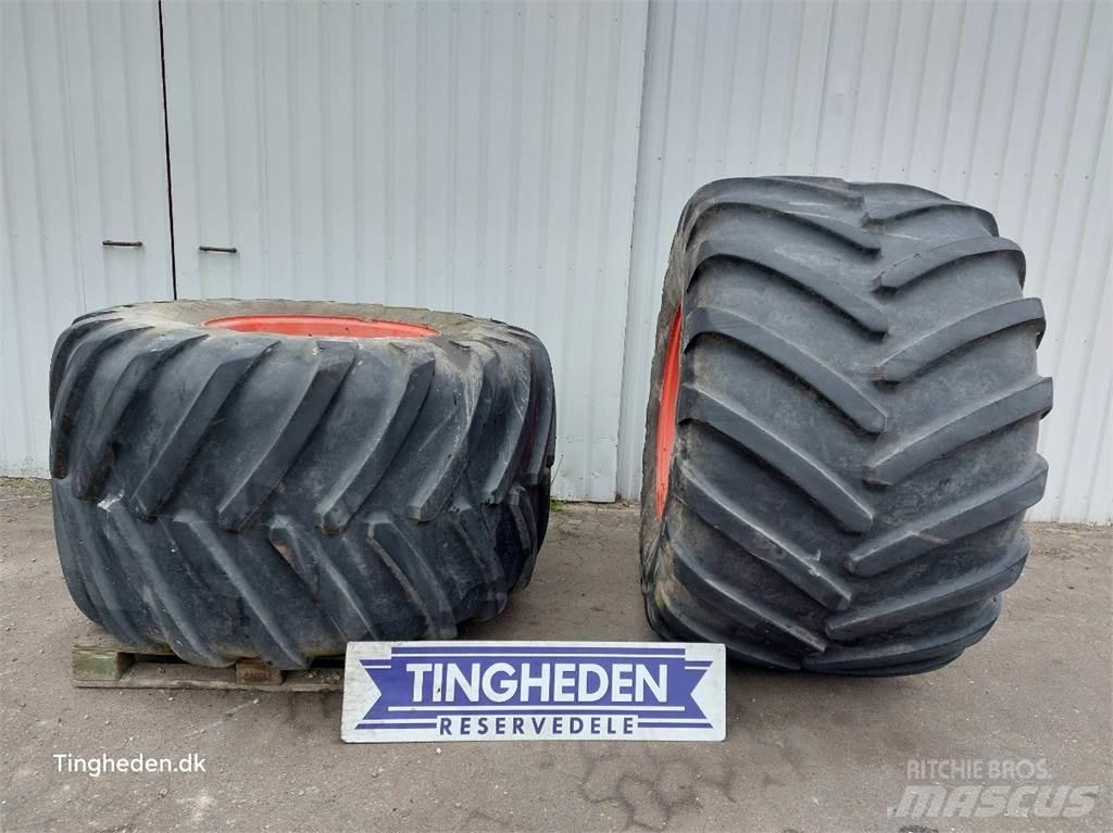  32 1050/50 R32 Däck, hjul och fälgar