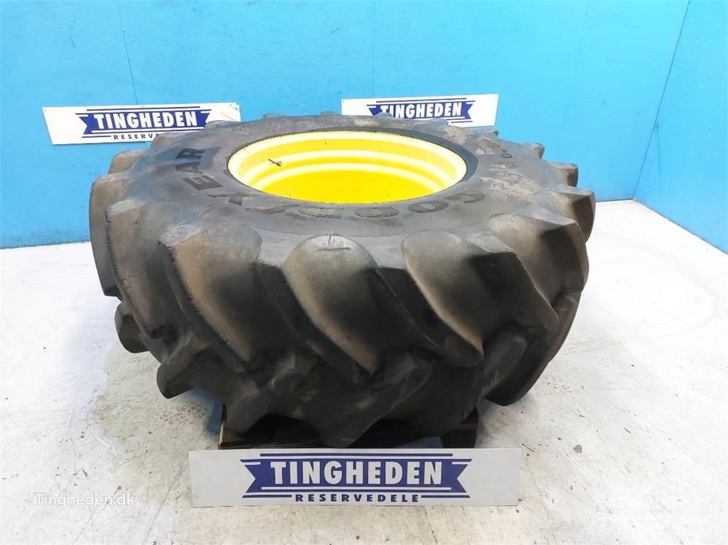  32 650/75 R32 Däck, hjul och fälgar