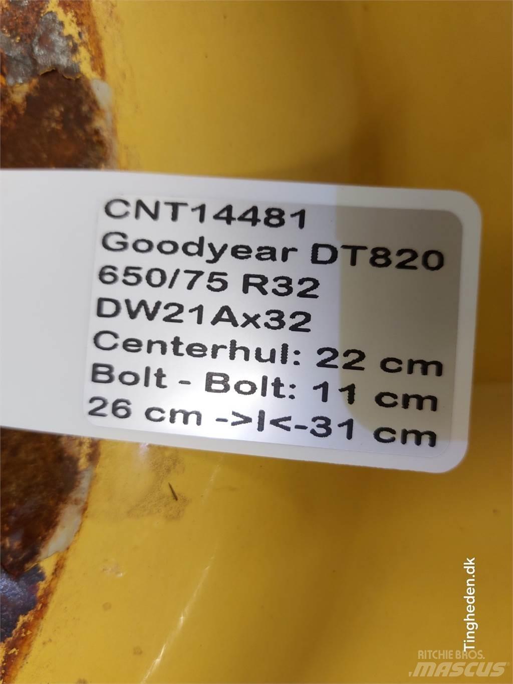  32 650/75 R32 Däck, hjul och fälgar