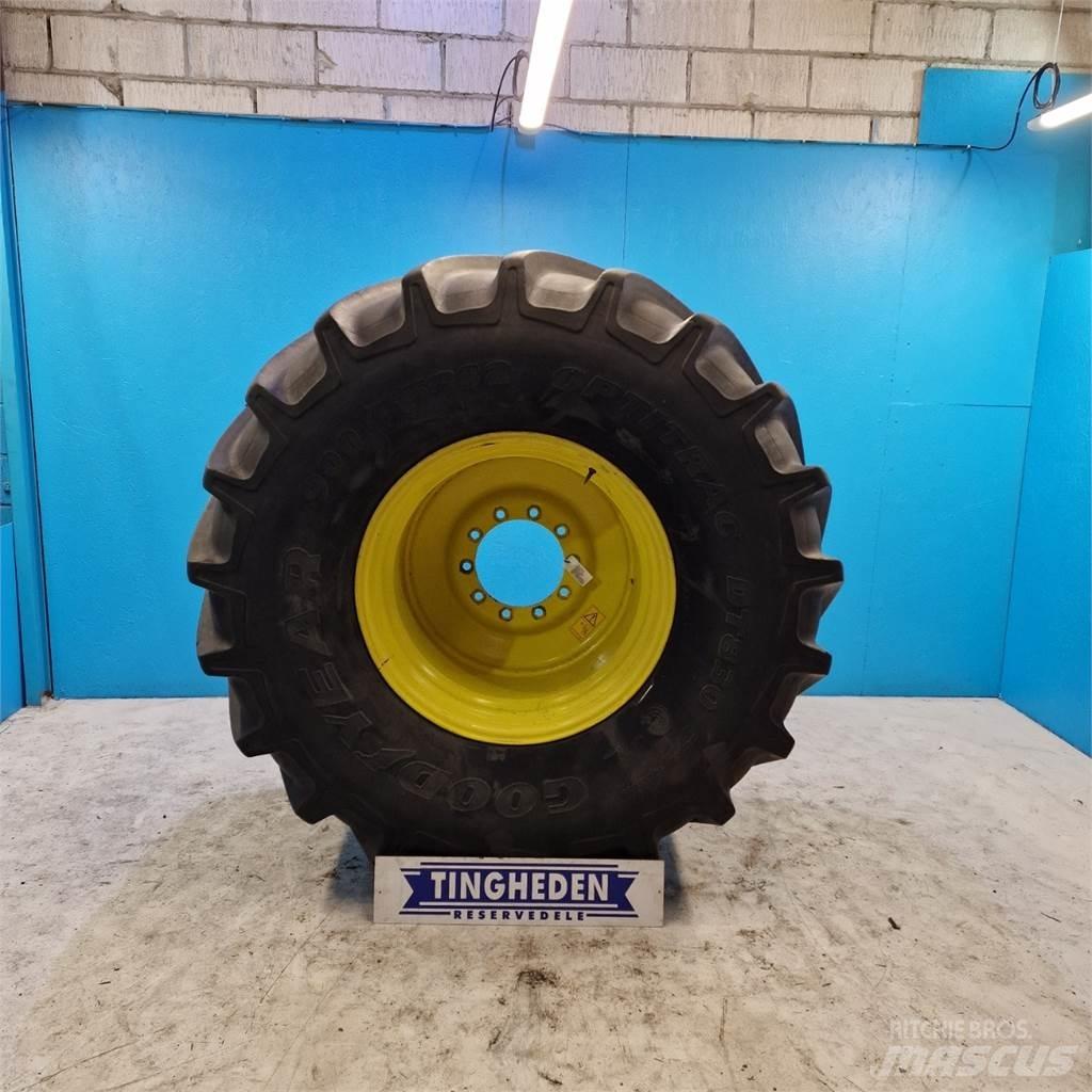  32 900/55 R32 Däck, hjul och fälgar