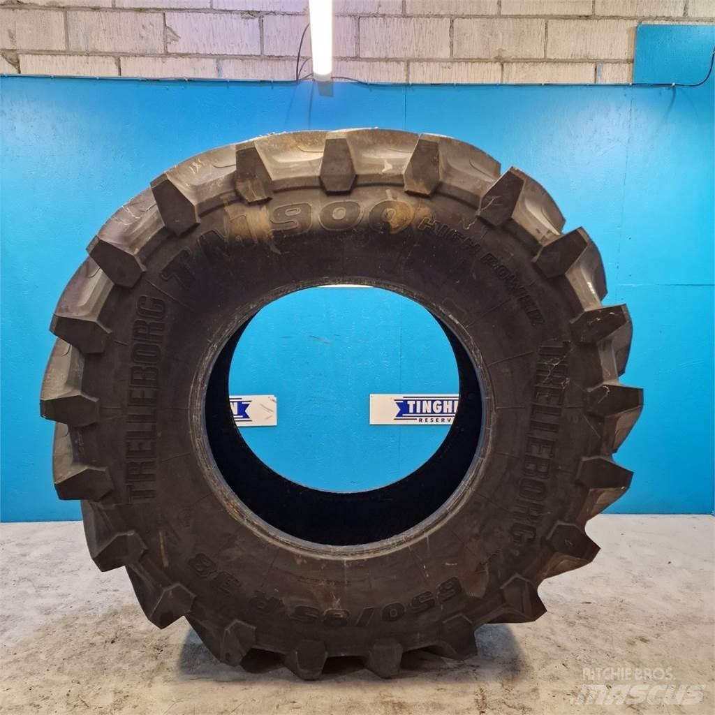  38 650/85R38 Däck, hjul och fälgar