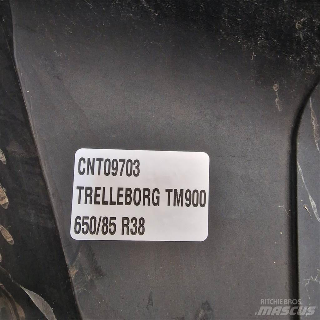  38 650/85R38 Däck, hjul och fälgar