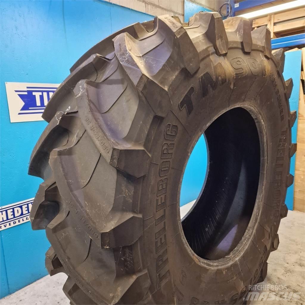  38 650/85R38 Däck, hjul och fälgar