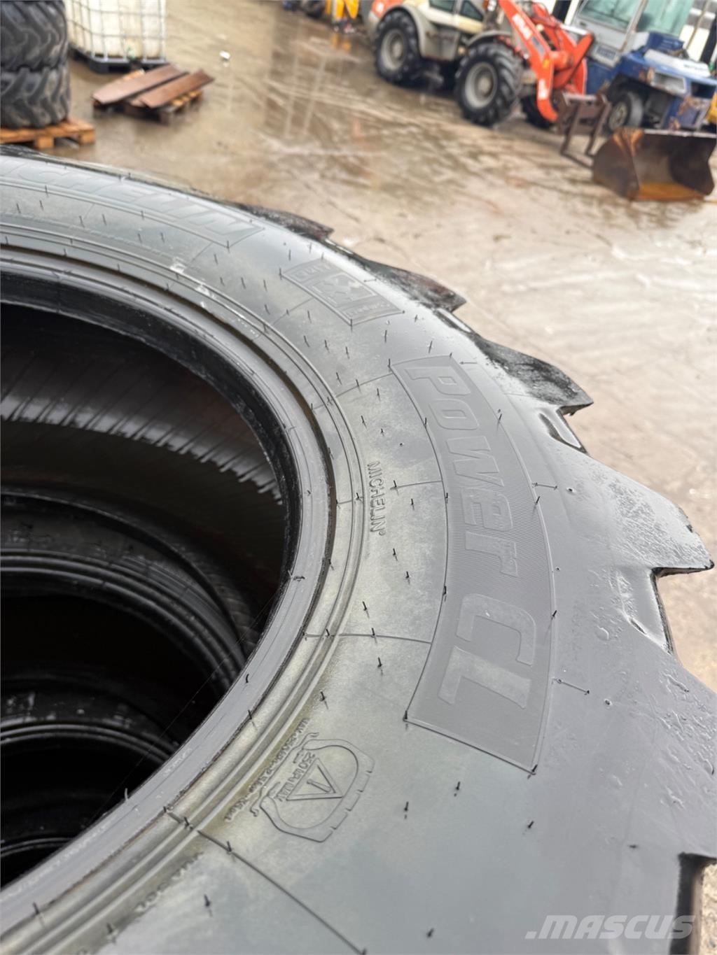  440/80-24 Däck, hjul och fälgar