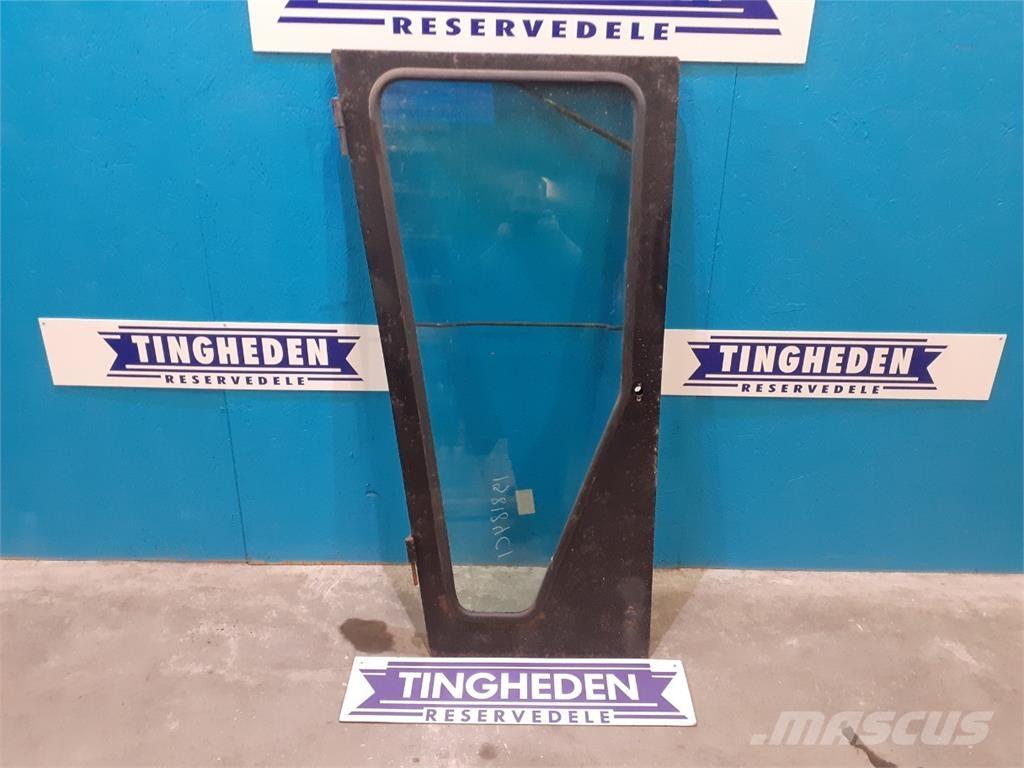 CASE 1620 Hytter och interiör