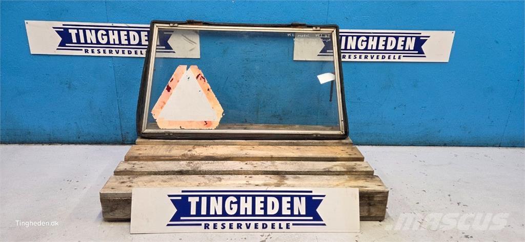 CASE 574 Hytter och interiör