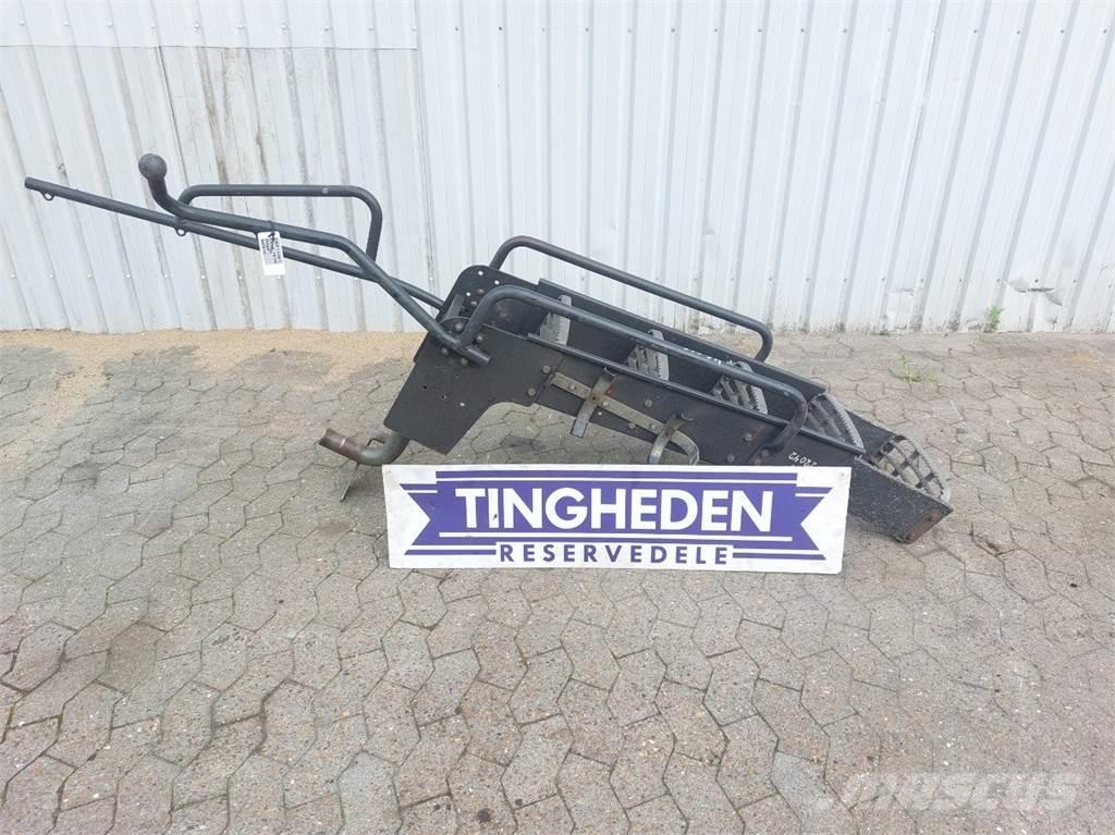 CASE 7010 Hytter och interiör