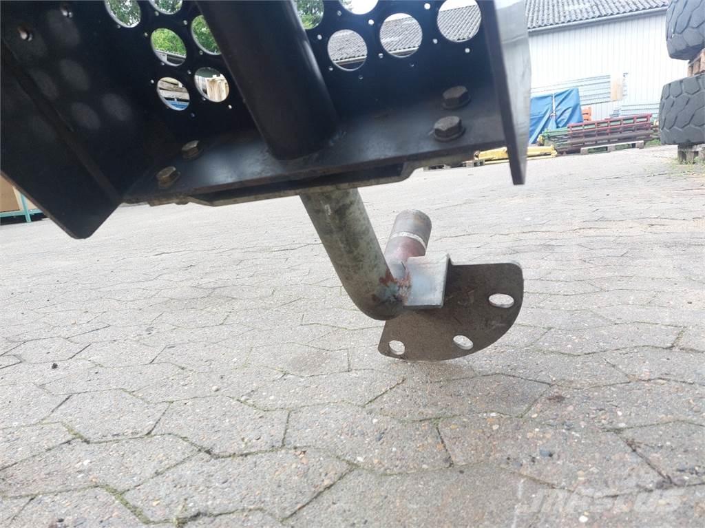 CASE 7010 Hytter och interiör