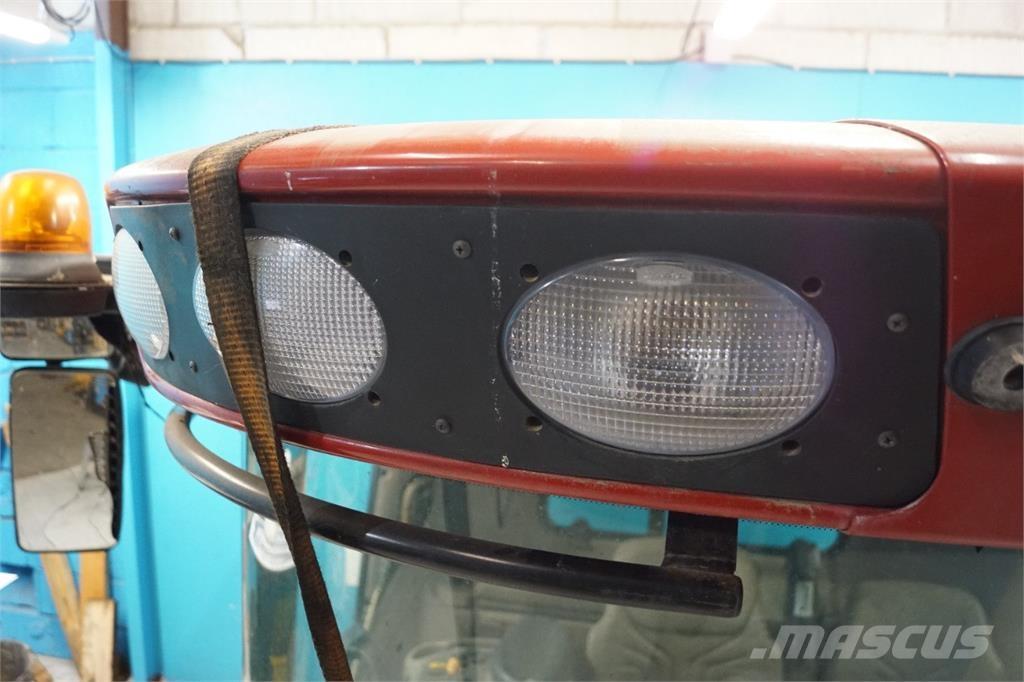 CASE 8010 Hytter och interiör