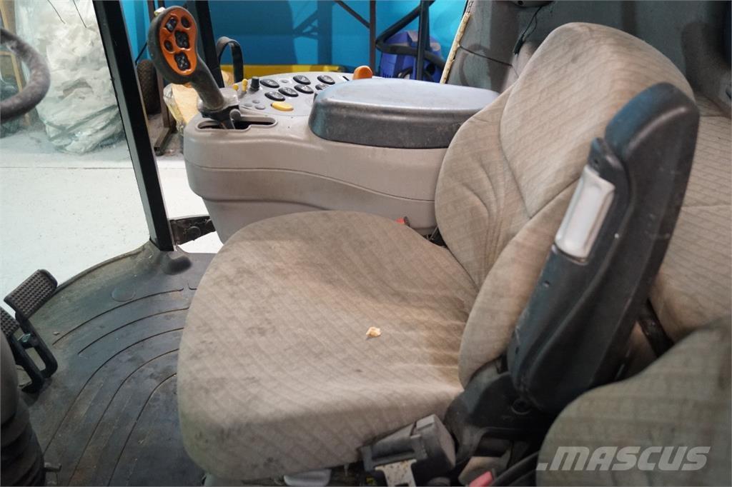 CASE 8010 Hytter och interiör