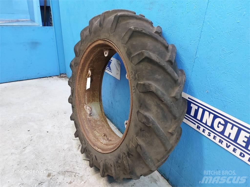 Dunlop 28 10-28 Däck, hjul och fälgar
