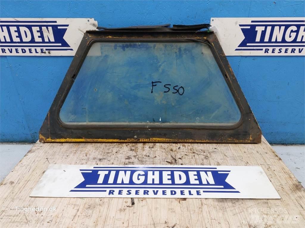 Ford 550 Hytter och interiör