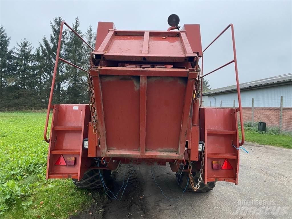 Hesston 4700 Fyrkantspressar