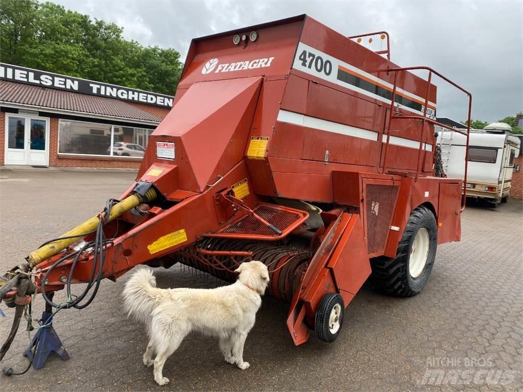 Hesston 4700 Fyrkantspressar