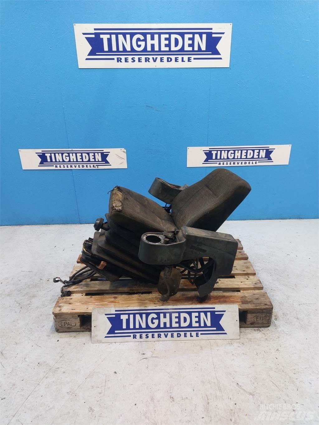 Hydrema 906B Hytter och interiör