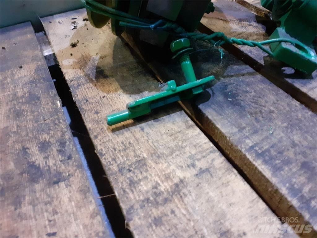 John Deere 1075 Trösktillbehör