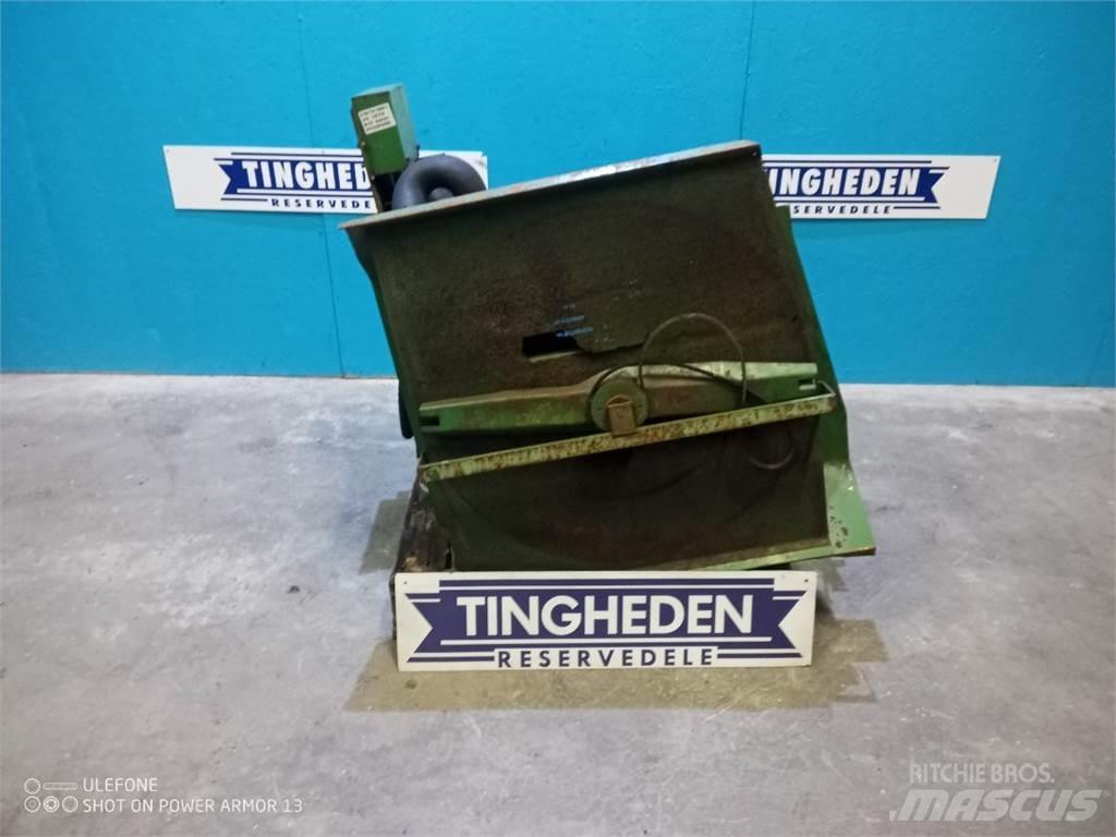 John Deere 1075 Hytter och interiör