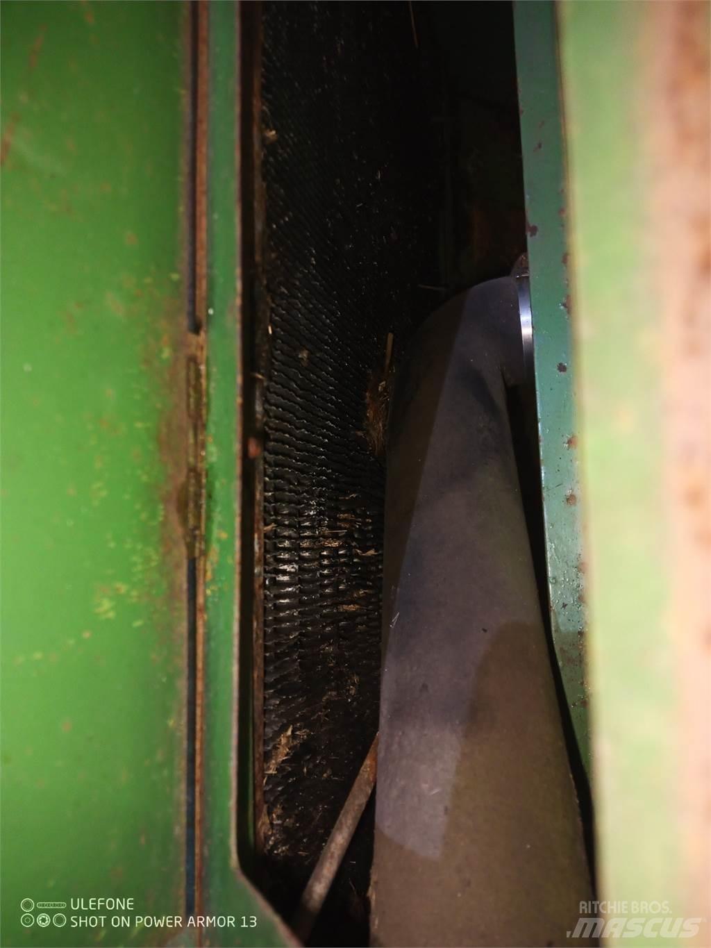 John Deere 1075 Hytter och interiör