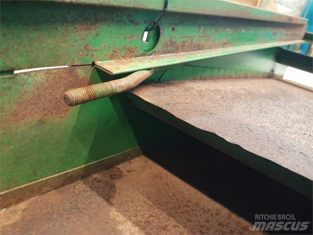 John Deere 2054 Sand- och saltspridare