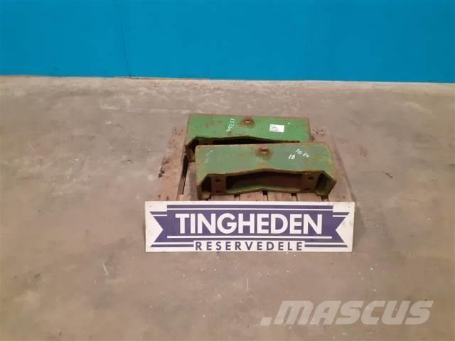John Deere 4240 Frontvikter