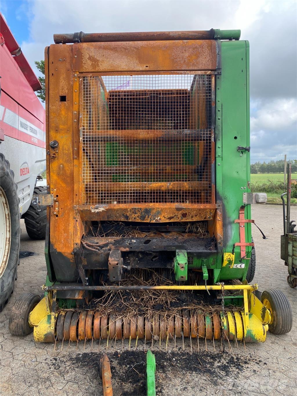 John Deere 590 Rundbalspressar