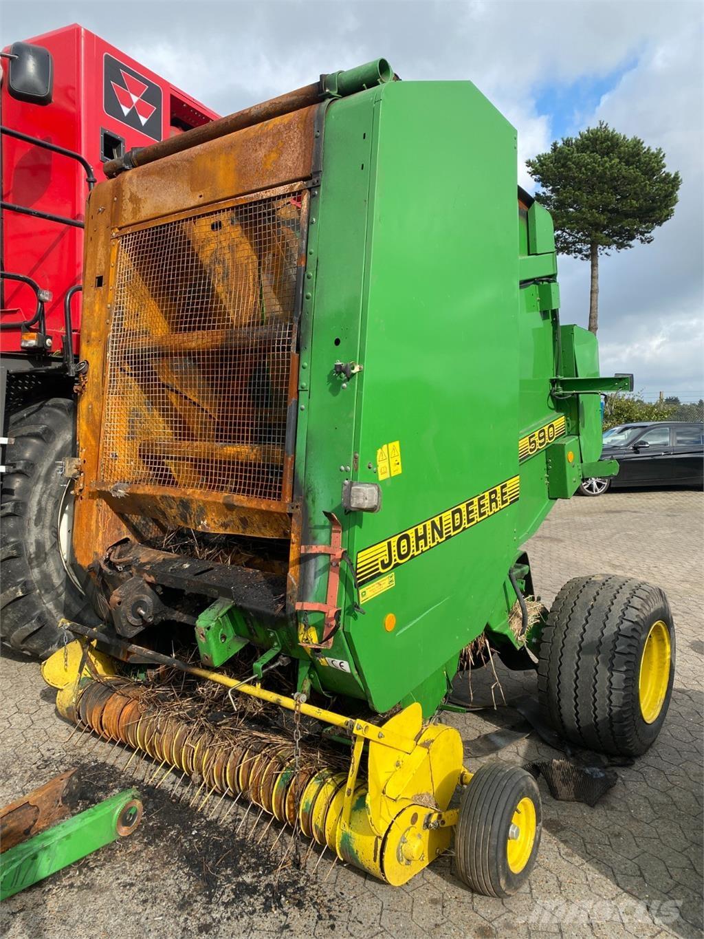 John Deere 590 Rundbalspressar