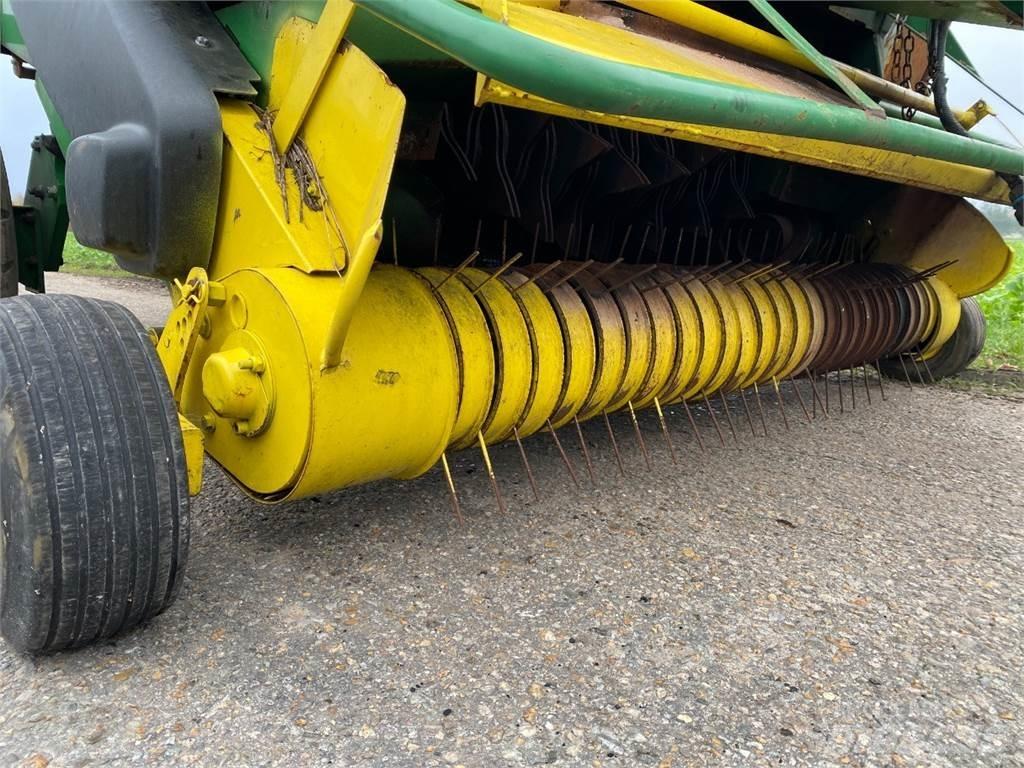 John Deere 592 Rundbalspressar