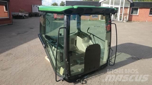 John Deere 6210R Hytter och interiör