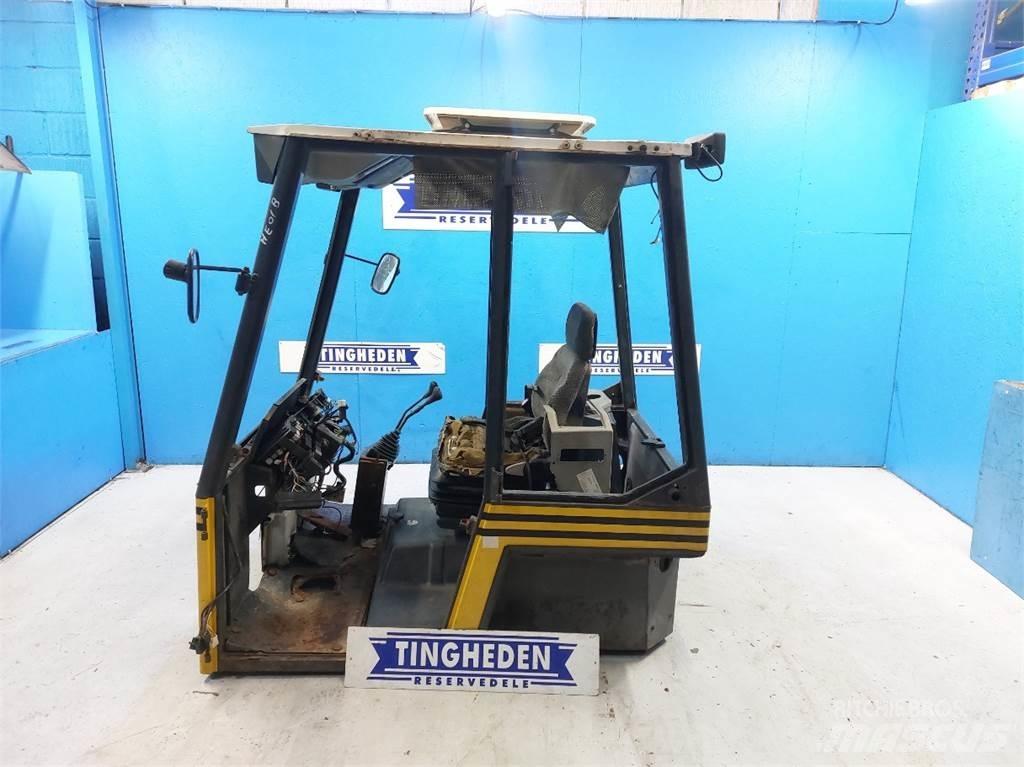 Kramer 712 Hytter och interiör