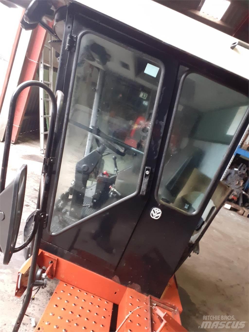 Laverda 3650 Hytter och interiör