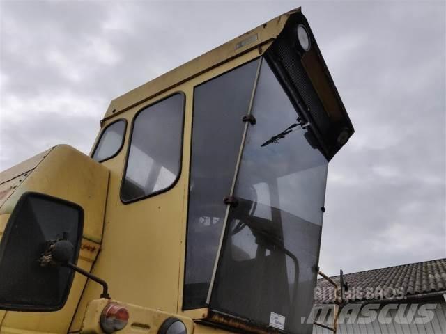 New Holland 1550 Hytter och interiör