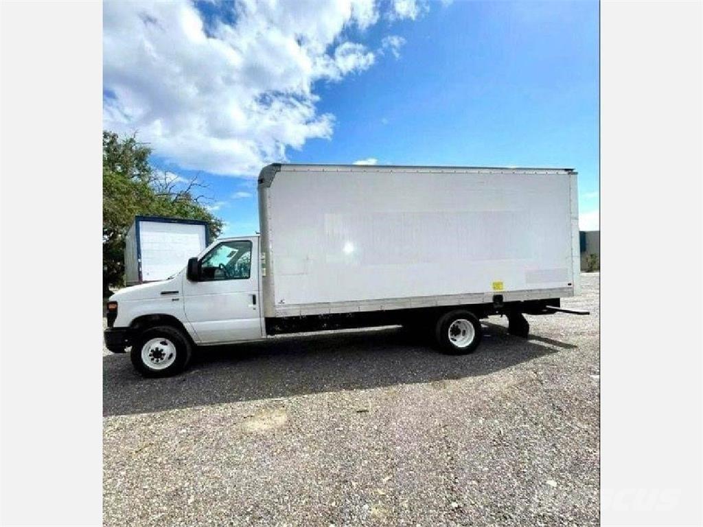 Ford E-350 Skåpbilar
