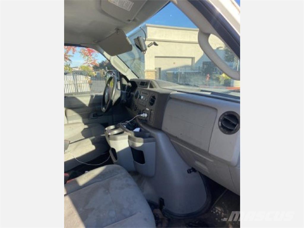 Ford E350 Skåpbilar