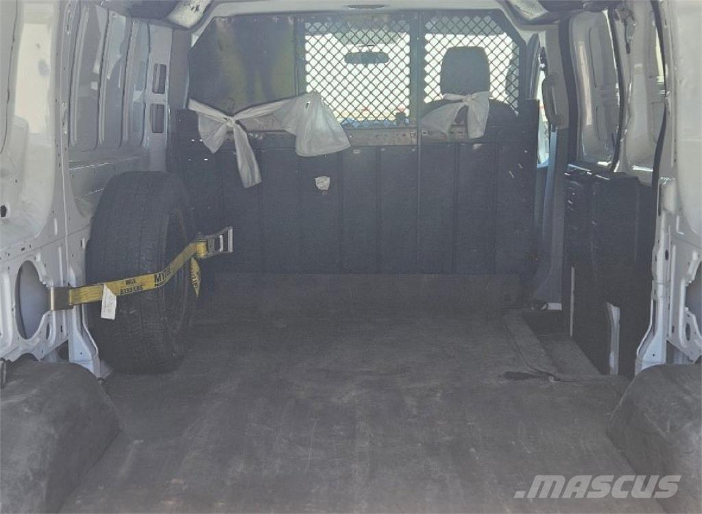 Ford Transit 150 Lätta skåpbilar