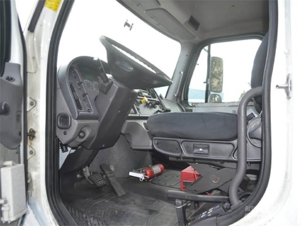 Freightliner M2 Lastbilar för dryckesleveranser