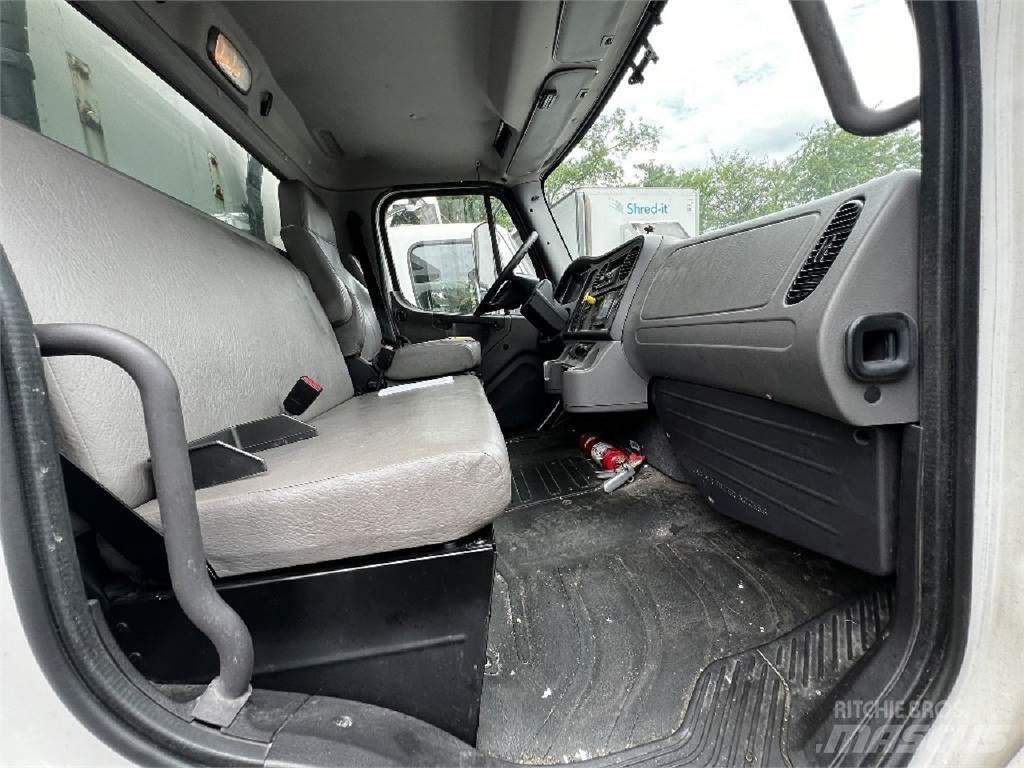 Freightliner M2-106 Skåpbilar