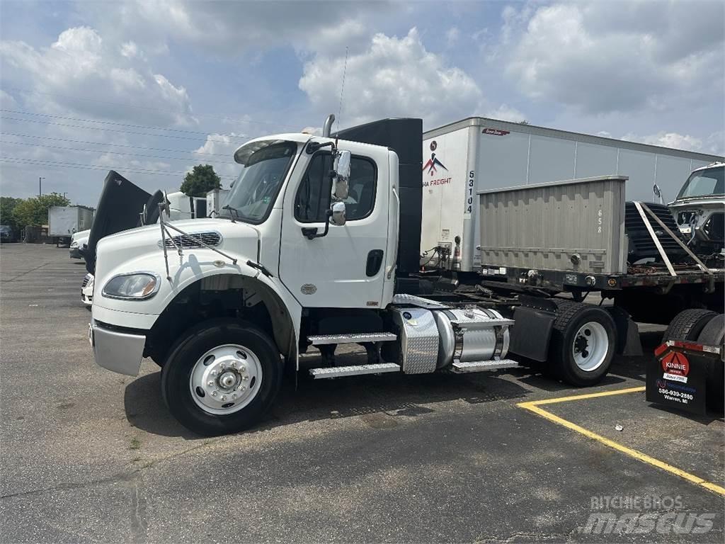Freightliner M2 106 Dragbilar