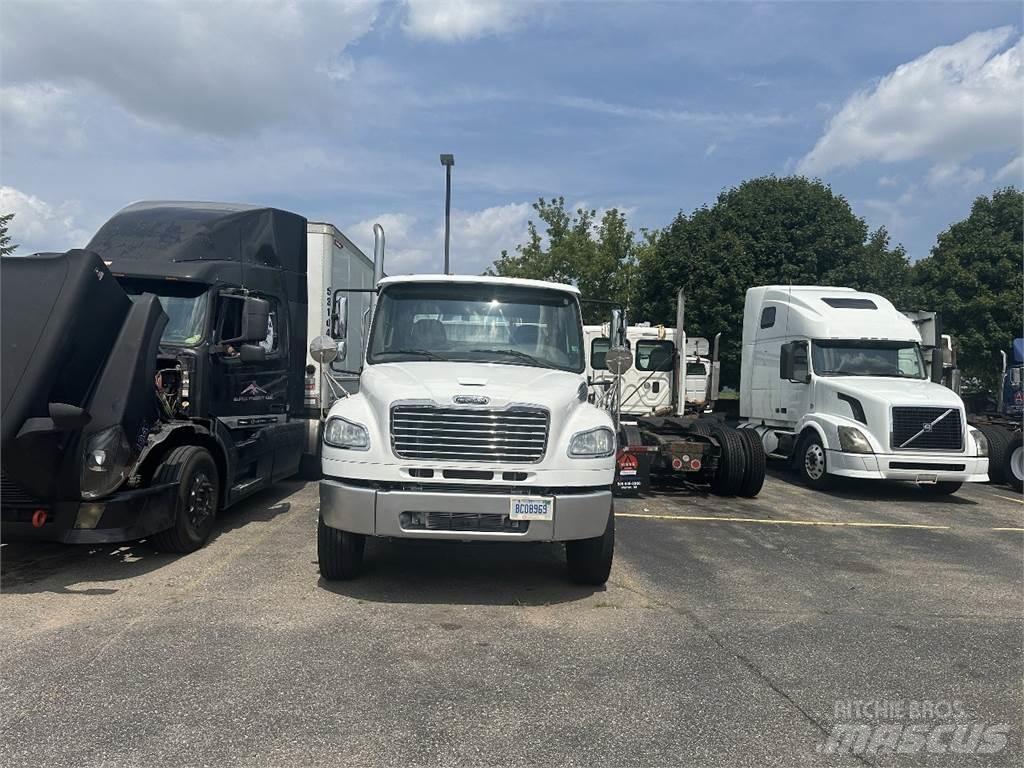 Freightliner M2 106 Dragbilar