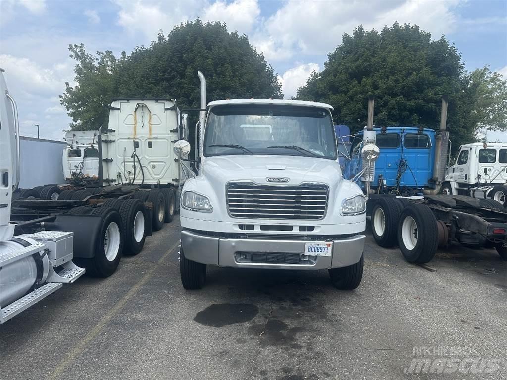 Freightliner M2 106 Dragbilar