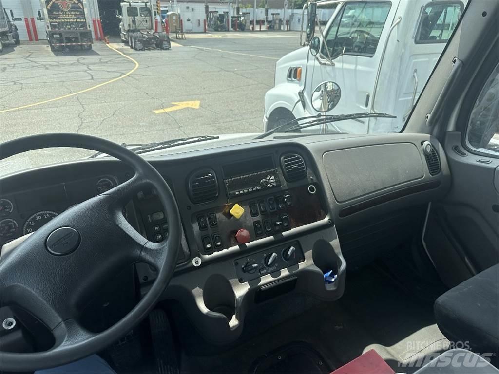 Freightliner M2 106 Dragbilar