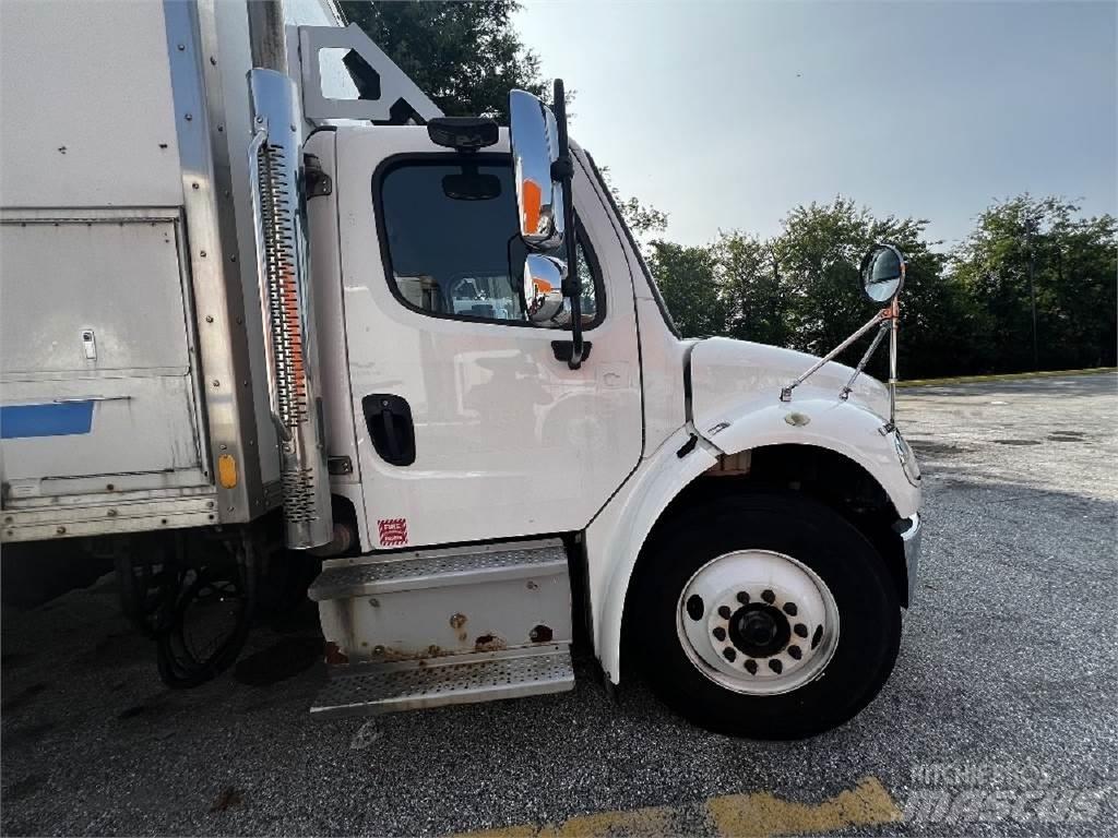 Freightliner M2-106 Skåpbilar